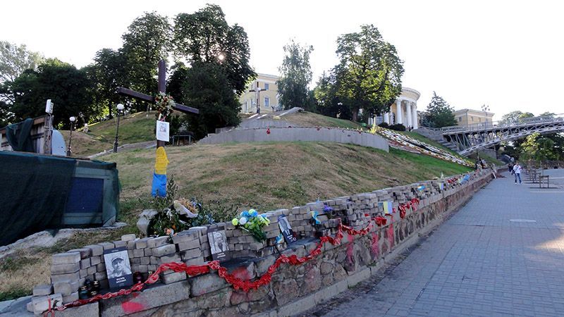 Президент анонсировал создание Мемориала Героям Небесной Сотни в Киеве