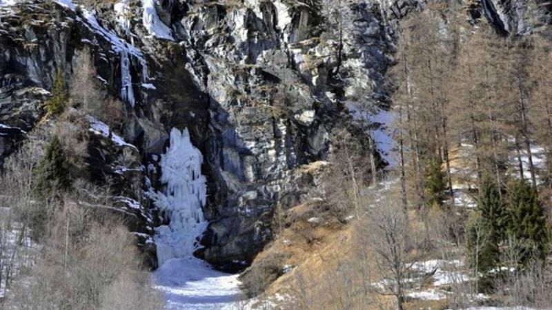 Жуткий обвал льда в Альпах: погибла почти вся группа туристов