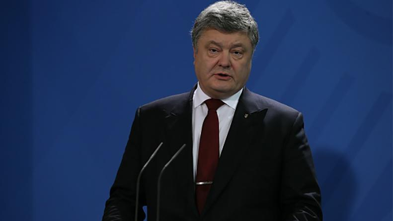Порошенко назвал товары, которые добавили в список запрещенных к перевозке на Донбассе
