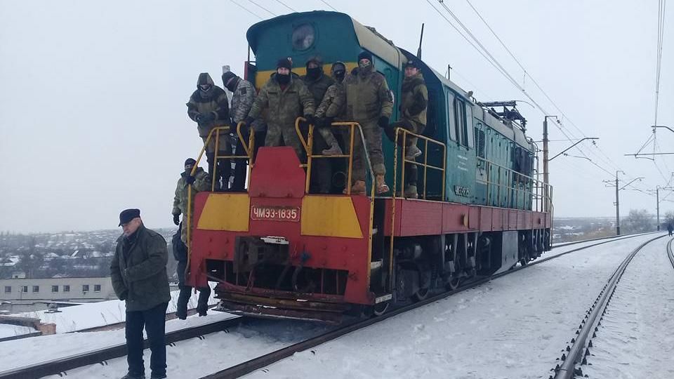 Блокувальники готуються до штурму Блокувальники готуються до штурму