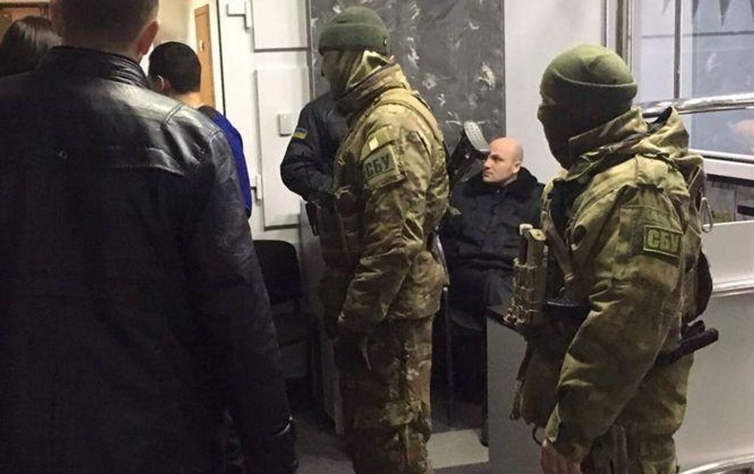У депутата "Радикальной партии" подразделение "Альфа" проводит обыски У депутата "Радикальной партии" подразделение "Альфа" проводит обыски