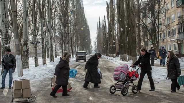 Многоэтажки попали под обстрел в Авдеевке: ранены дети Многоэтажки попали под обстрел в Авдеевке: ранены дети