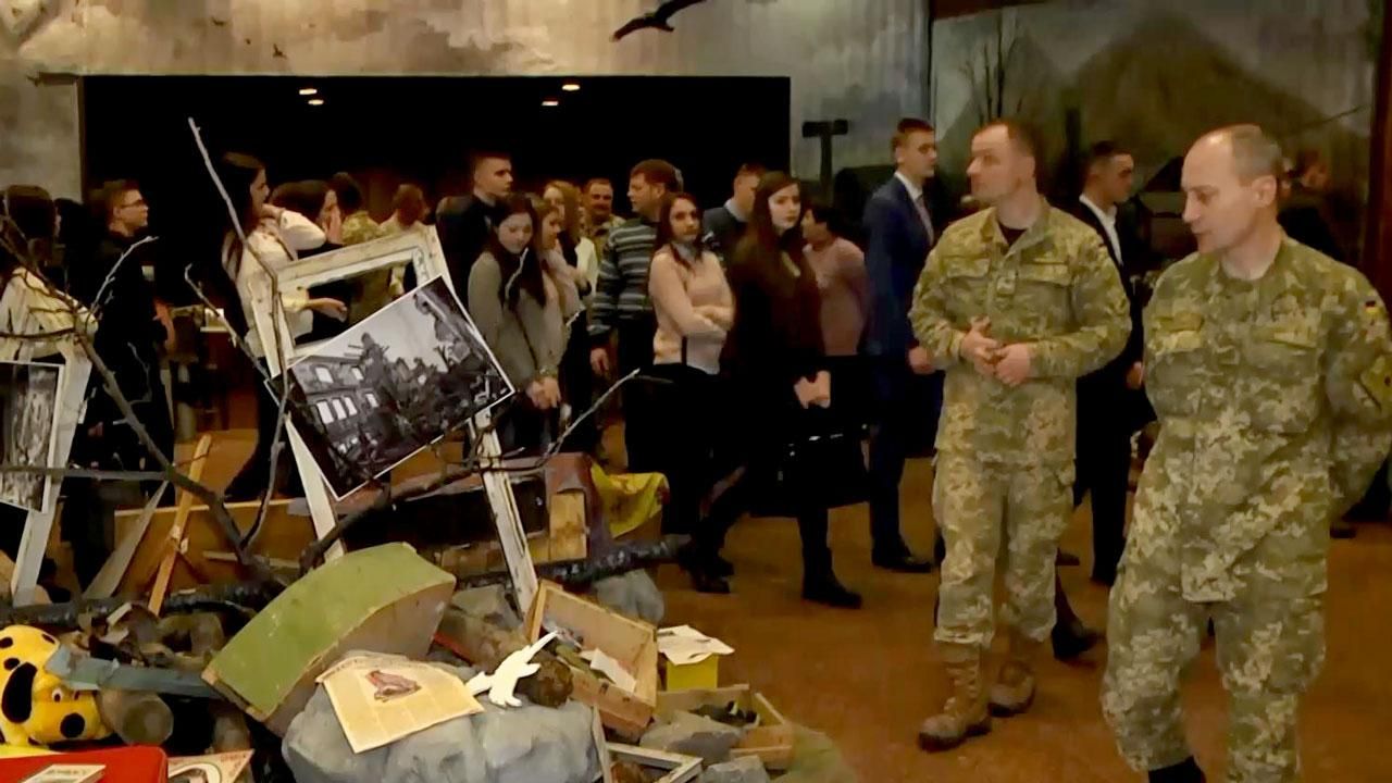 Варто відвідати: у Києві відкрили масштабну виставку АТО з унікальними артефактами