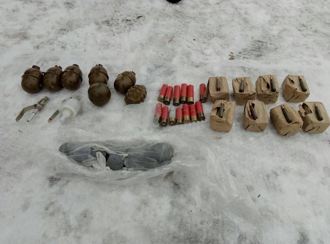 У Бахмуті впіймали автівку начинену зброєю: опублікували фото У Бахмуті впіймали автівку начинену зброєю: опублікували фото