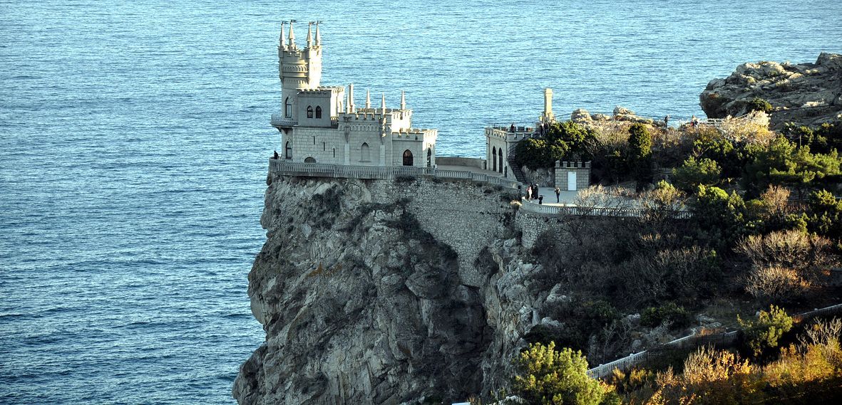 Символ Крымского полуострова на грани разрушения Символ Крымского полуострова на грани разрушения