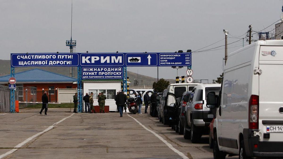 Паром в Крыму не работает, российские дальнобойщики четвертый день ожидают переправу Паром в Крыму не работает, российские дальнобойщики четвертый день ожидают переправу