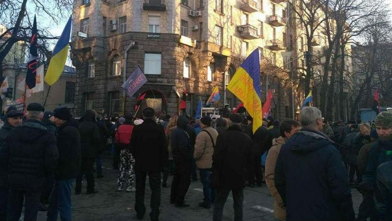 Активісти блокують Банкову – трапилися сутички Активісти блокують Банкову – трапилися сутички