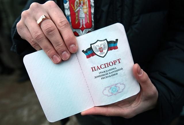 Власників паспортів "ЛДНР" треба довічно позбавляти громадянства України, – аналітик