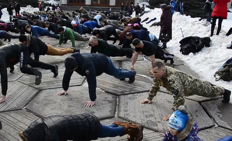 Бойцы АТО, чернобыльцы и афганцы запустили флешмоб, чтобы помочь раненому военному