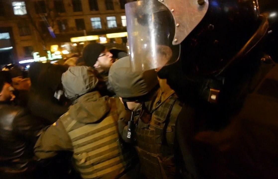 Столкновения на Европейской площади: задержаны активисты и командир батальона ОУН

