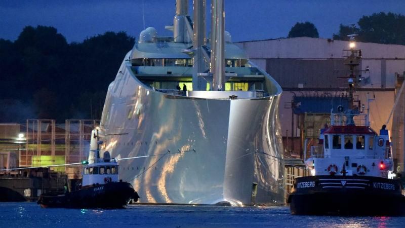 Роскошную яхту российского олигарха арестовали за долги: появились фото Роскошную яхту российского олигарха арестовали за долги: появились фото