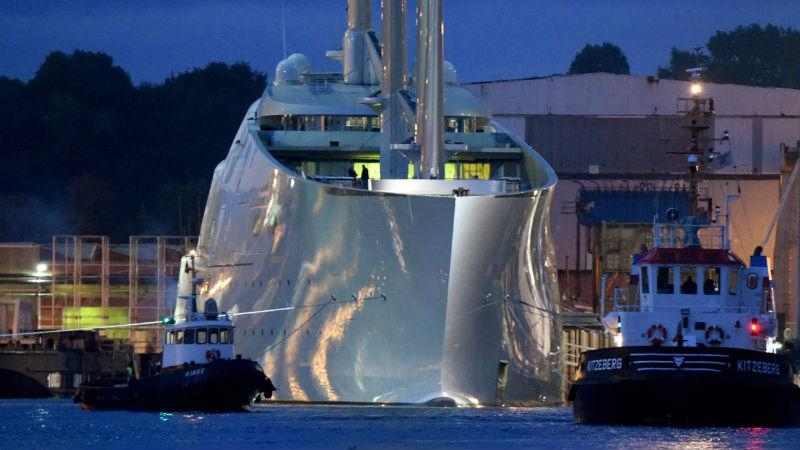 Роскошную яхту российского олигарха арестовали за долги: появились фото