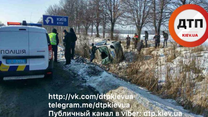 Масова аварія під Києвом – втягнутими були одразу 6 машин Масова аварія під Києвом – втягнутими були одразу 6 машин