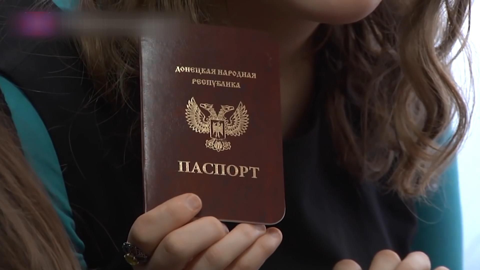 Визнання "паспортів" "ЛДНР": кому це вигідно та які наслідки матиме
