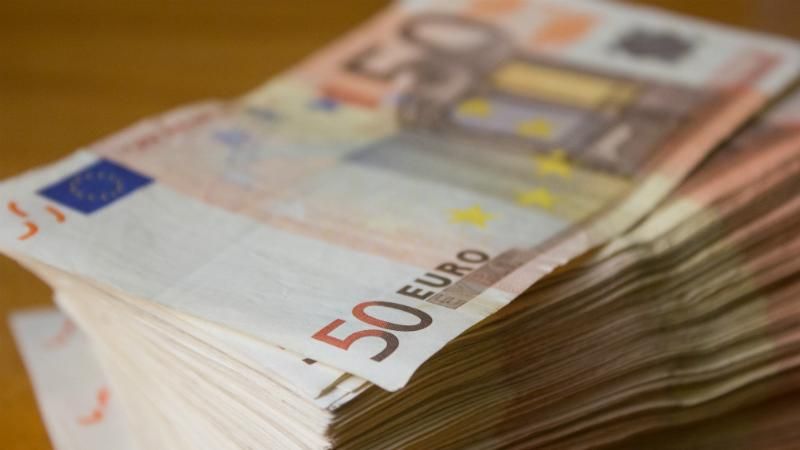 Курсы валют на 21 февраля: евро падает, доллар – на месте
