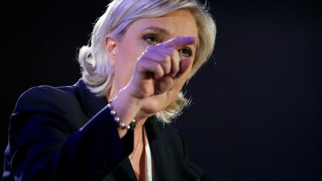 У штаб-квартирі одіозного кандидата в президенти Франції ведуть обшуки У штаб-квартирі одіозного кандидата в президенти Франції ведуть обшуки