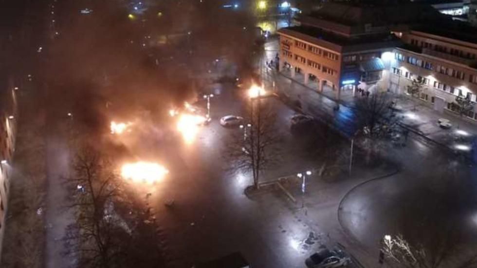 Поліція відкрила вогонь через масові заворушення у Стокгольмі