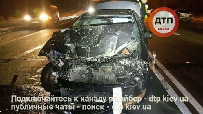 Две машины разбили друг друга в Киеве: появились фото