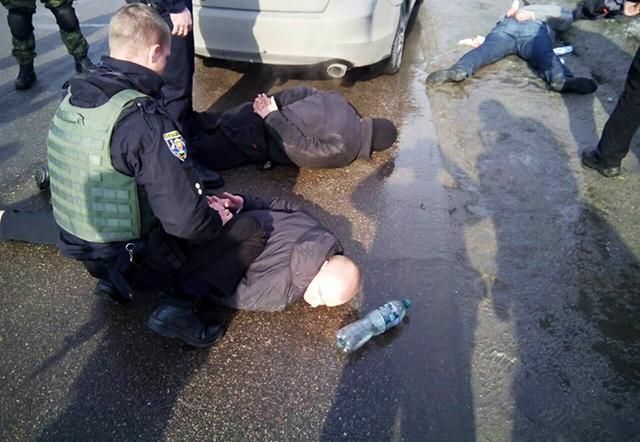 Перестрелку устроили под судом в Кропивницком: есть пострадавшие Перестрелку устроили под судом в Кропивницком: есть пострадавшие