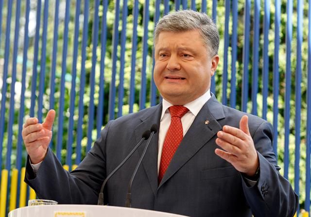 Порошенко вимагає потужніших санкцій проти Росії за визнання "паспортів" бойовиків