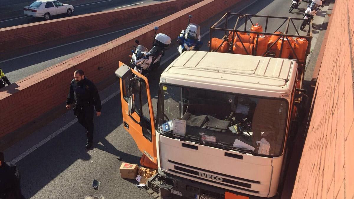 Поліції довелося пострілами зупиняти вантажівку в Барселоні