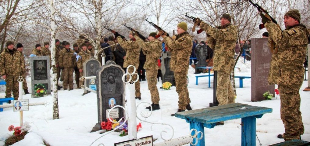 Військові провели в останню путь молодого побратима: опублікували фото