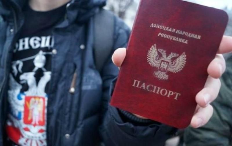 Чому "громадяни ЛДНР" не хочуть втрачати українських паспортів
