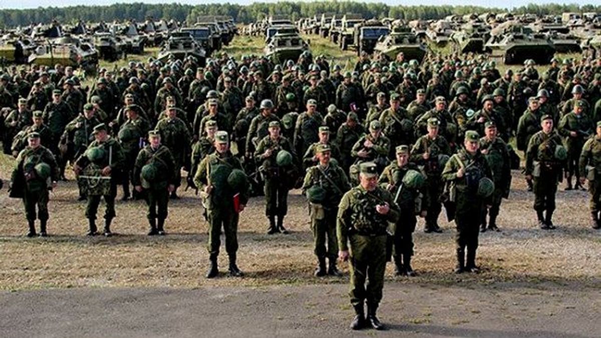 Біля кордону з Україною стоїть близько 50 тисяч російських військових