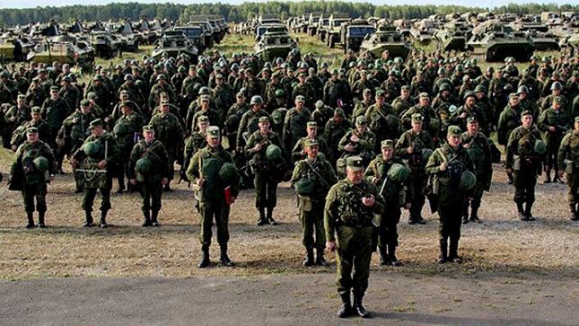 У границы с Украиной стоит около 50 тысяч российских военных