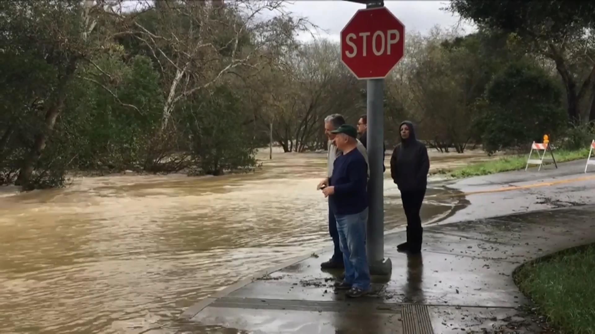 Штат США страдает от наводнений и оползней