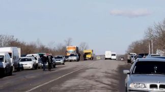 Автовласники на іноземних номерах провели попереджувальну акцію