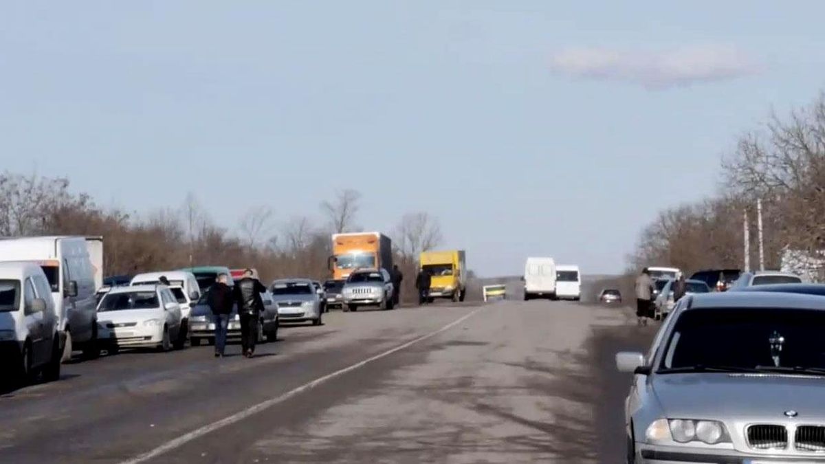 Автовладельцы на иностранных номерах провели предупредительную акцию