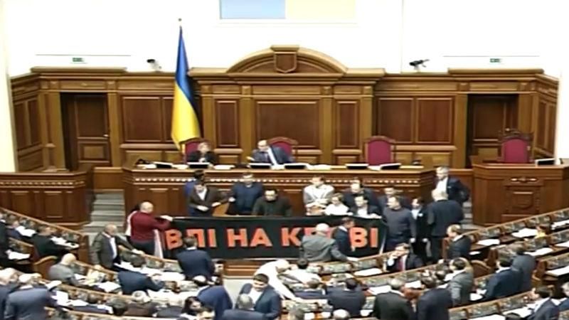 Группа нардепов покидает Раду и едет в АТО Группа нардепов покидает Раду и едет в АТО