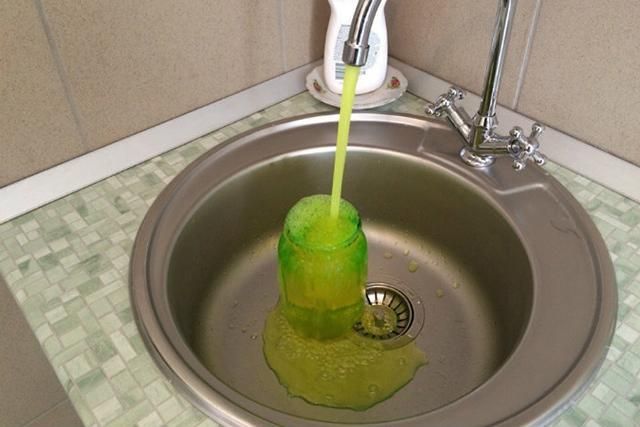 У Києві з кранів потече кольорова вода У Києві з кранів потече кольорова вода