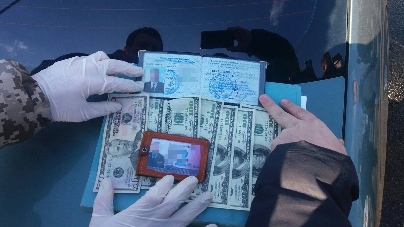 Военных поймали на серьезной взятке в Киеве Военных поймали на серьезной взятке в Киеве