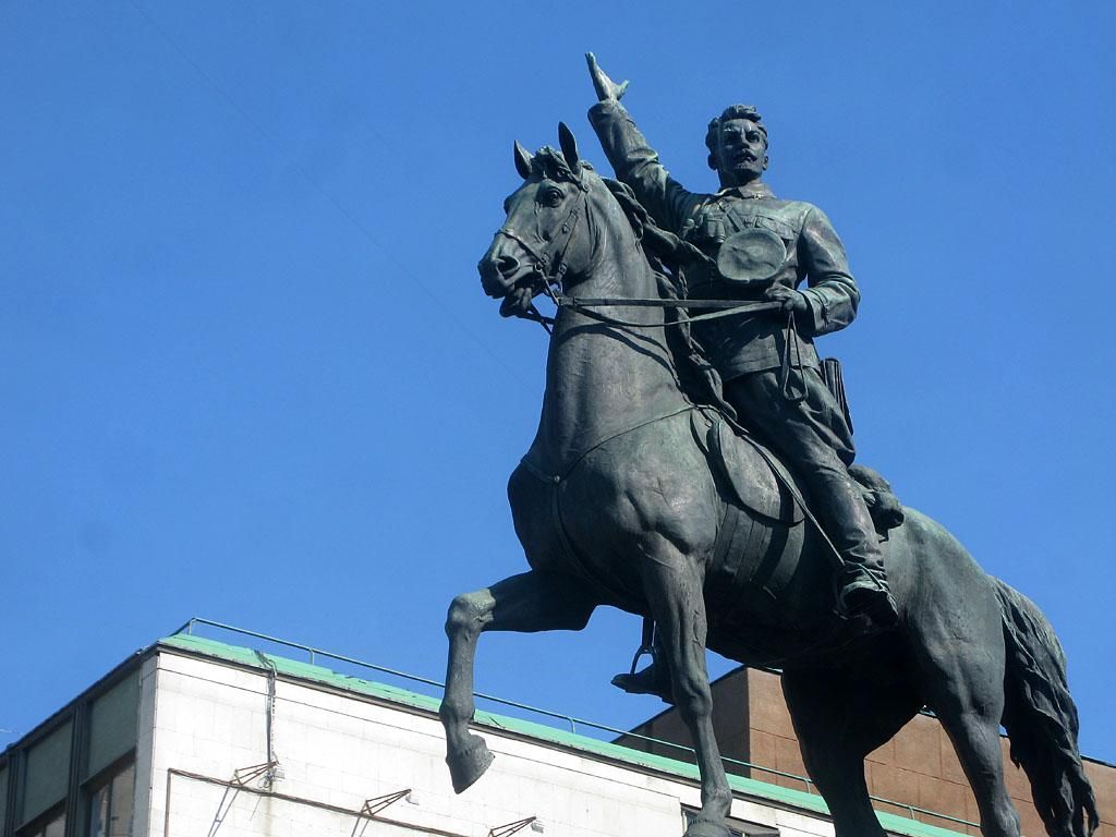 Вятрович рассказал, сколько символов коммунизма еще простаивают в Киеве Вятрович рассказал, сколько символов коммунизма еще простаивают в Киеве