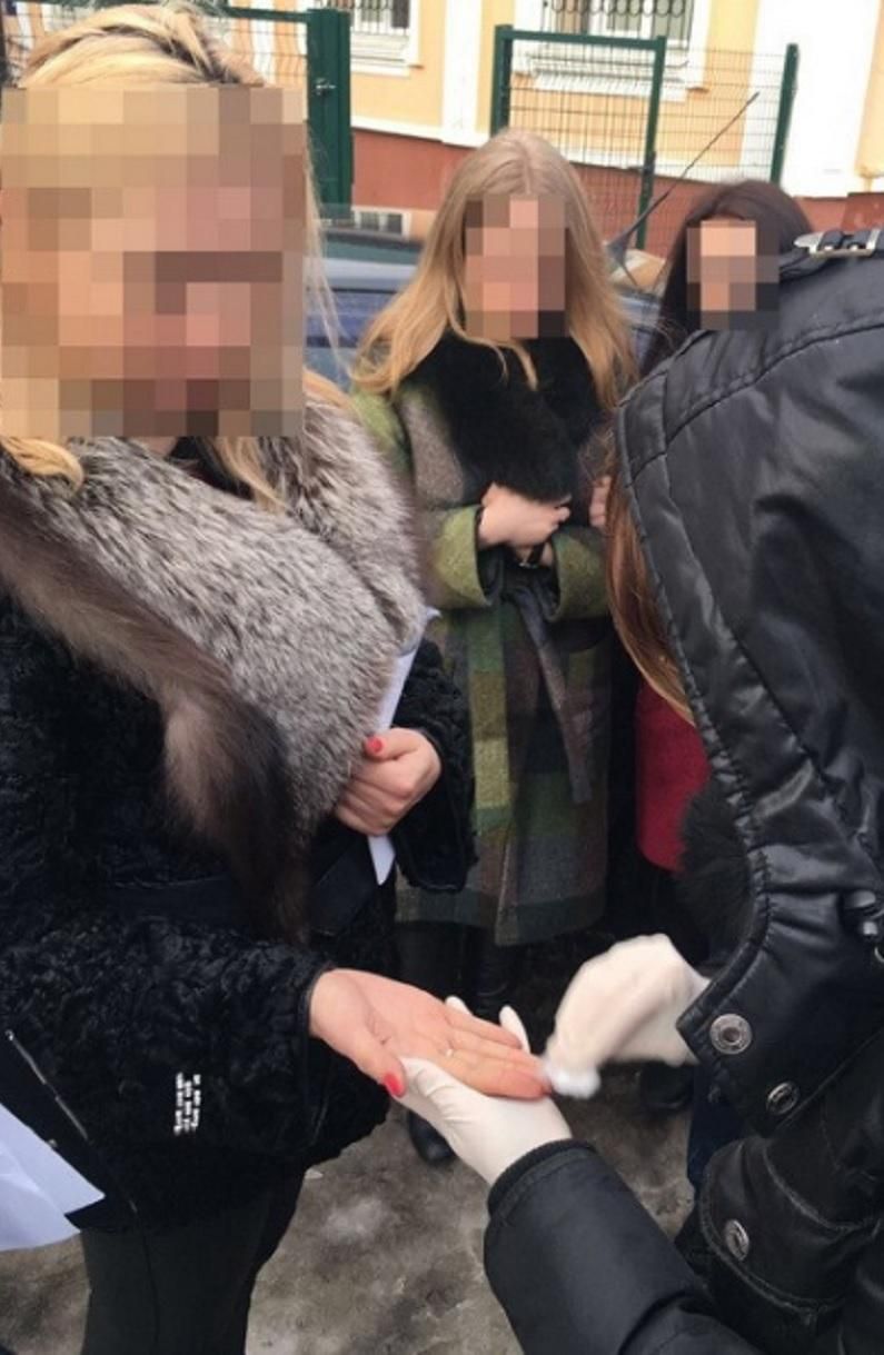 СБУ показала пойманную в Харькове взяточницу СБУ показала пойманную в Харькове взяточницу