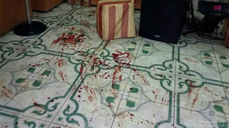 Пьяные мужчины устроили стрельбу в кафе Днепра: появились фото Пьяные мужчины устроили стрельбу в кафе Днепра: появились фото