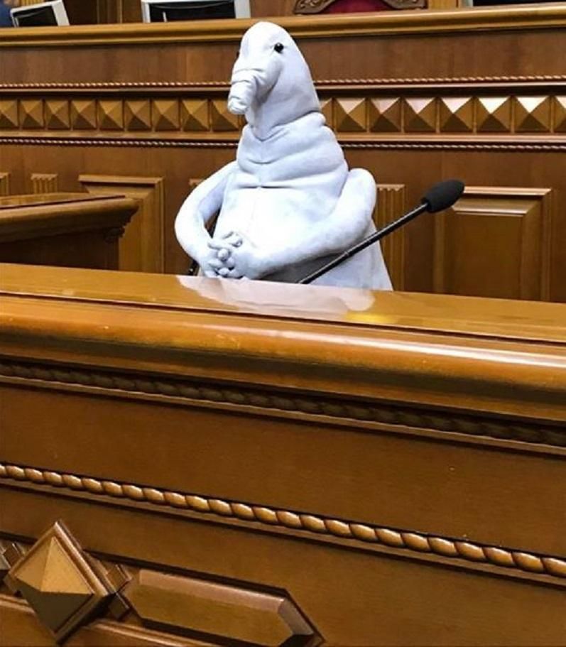 Депутат показав, скільки нардепів дочекалися закриття засідання у Раді Депутат показав, скільки нардепів дочекалися закриття засідання у Раді