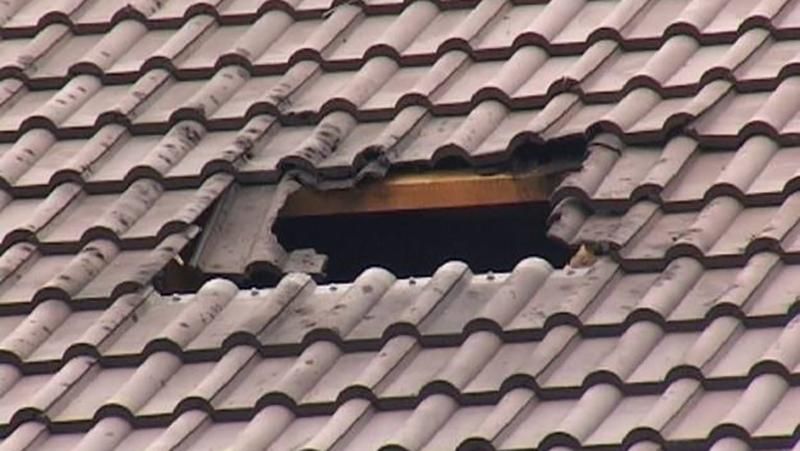 Невідомий з гранатомету обстріляв будинок у Києві Невідомий з гранатомету обстріляв будинок у Києві