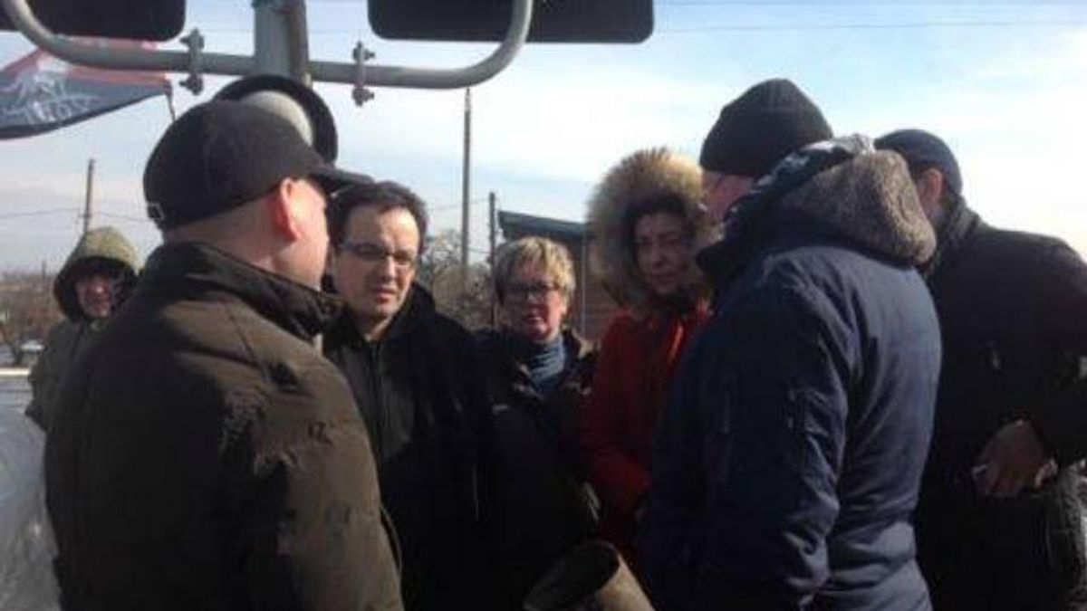 Блокада торговли с оккупантами. К ветеранам присоединились народные депутаты Блокада торговли с оккупантами. К ветеранам присоединились народные депутаты