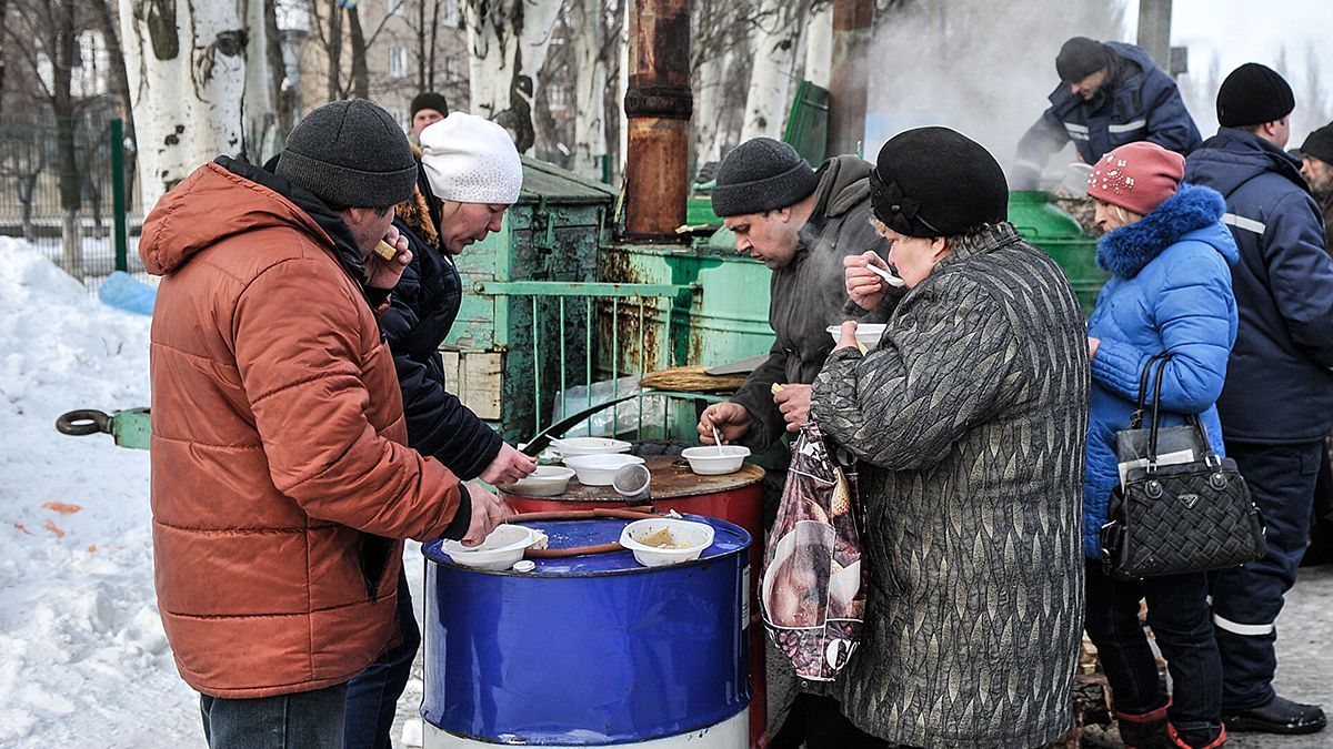 Через потужний нічний обстріл Авдіївка залишилась на межі виживання