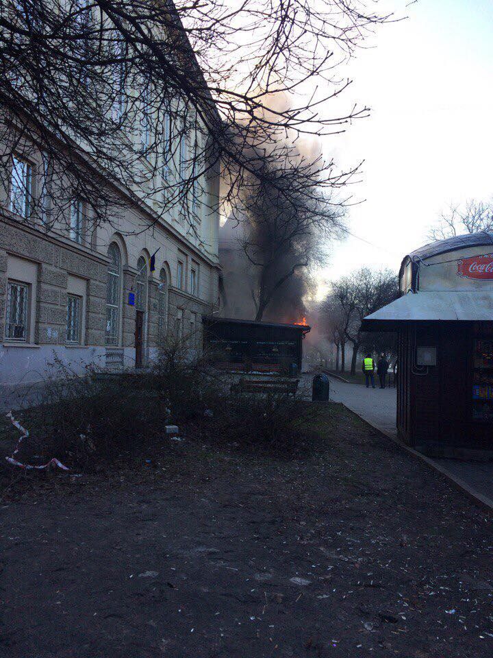В центре Львова горел ресторан: появилось видео