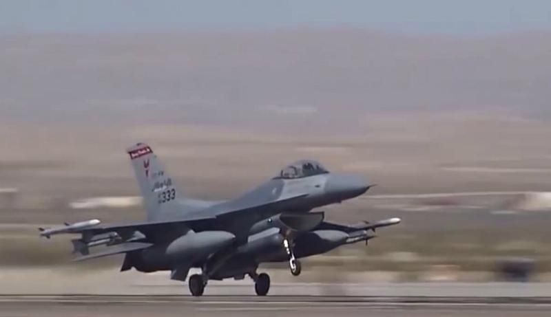 Техніка війни. Кишеньковий ліхтар як зброя. Призове місце України на міжнародній виставці Техніка війни. Кишеньковий ліхтар як зброя. Призове місце України на міжнародній виставці