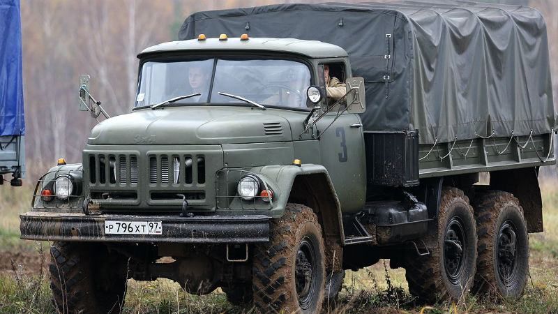 Военный автомобиль насмерть сбил женщину в зоне АТО