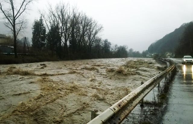 Закарпатье страдает от паводков: формируется вторая волна Закарпатье страдает от паводков: формируется вторая волна