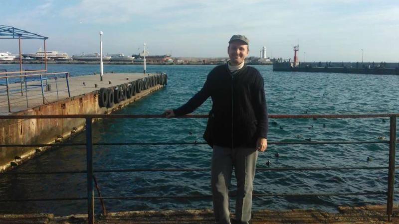 ФСБ переслідують кримського вченого, який відмовився міняти український паспорт
ФСБ переслідують кримського вченого, який відмовився міняти український паспорт