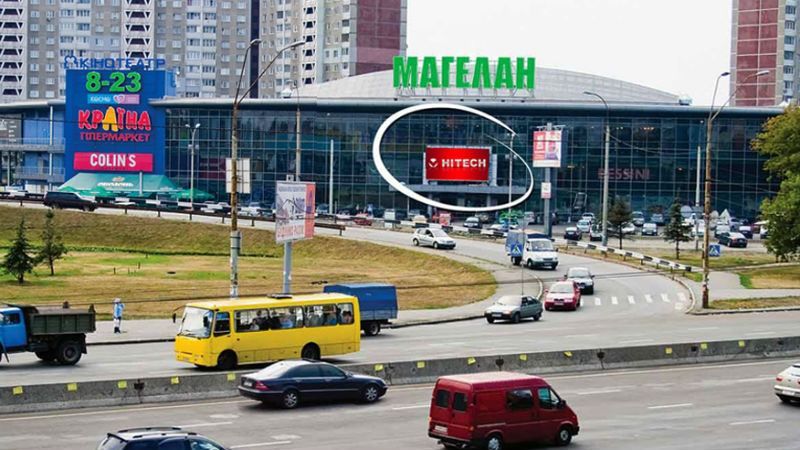 Чоловік випав з балкону розважального центру в Києві Чоловік випав з балкону розважального центру в Києві