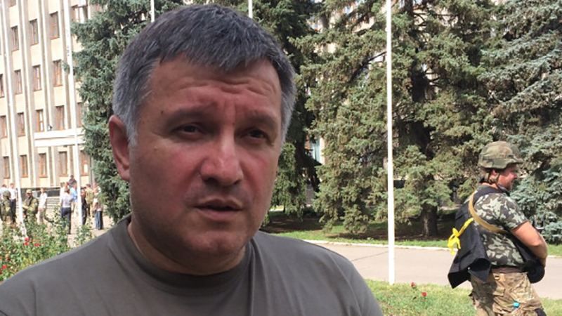 Товарообіг з окупованим Донбасом слід заборонити, але є виняток, – Аваков 