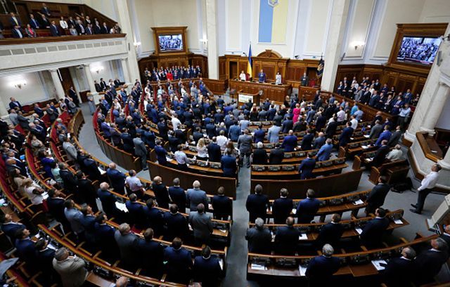 Українські депутати активно літають до Москви: опублікований список